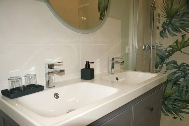 Location de vacances pour 4 personnes, avec vue ainsi que terrasse et jardin dans Baule - 2