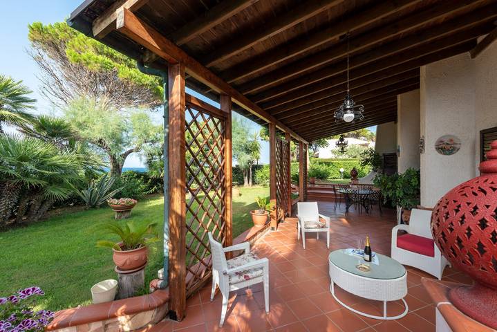 Villa "Azzurra" con vista mare, terrazza privata e aria condizionata in Mazzaforno, Cefalù (Comune)