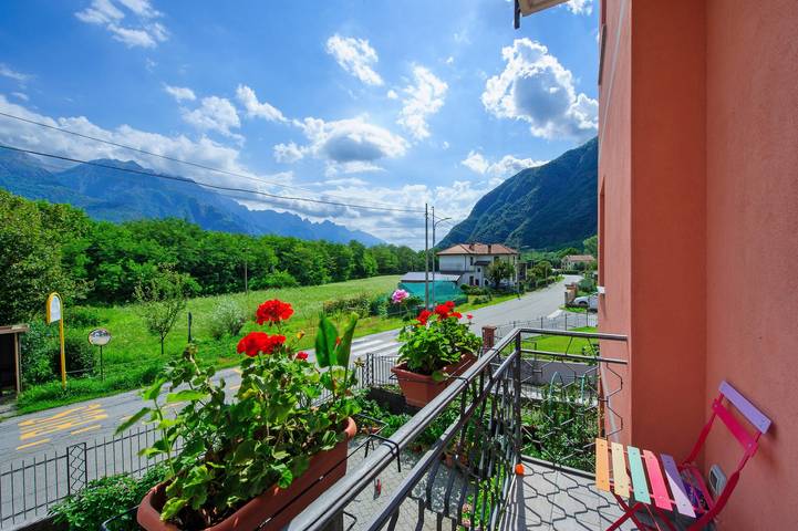 Apartamento inteiro, Apartamento 'Alexandra' com vista montanha, Wi-Fi e ar condicionado in Megolo Mezzo, Pieve Vergonte