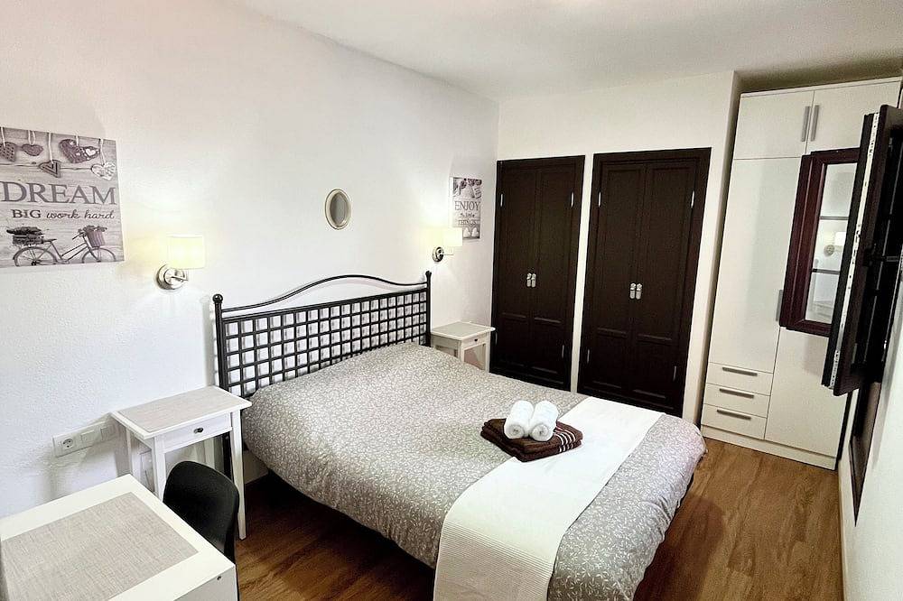 Modern-Luxury 1-bedroom bungalow with Free Wi-Fi in Caleta de Fuste, Antigua