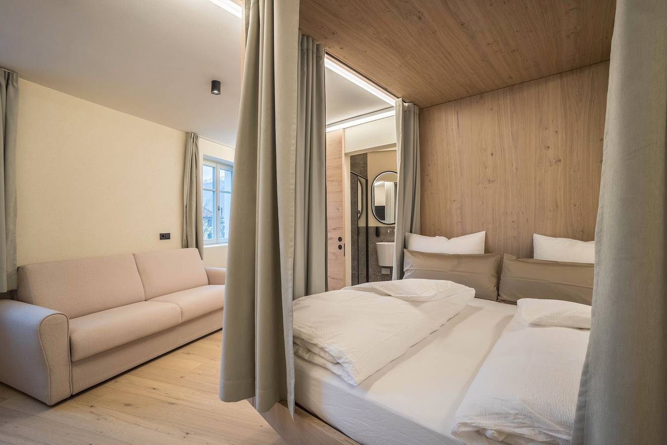 Ganzes Studio, Einzimmerapartment 'Avia Living Teresa' mit Bergblick und Wlan in Bruneck, Östliche Dolomiten