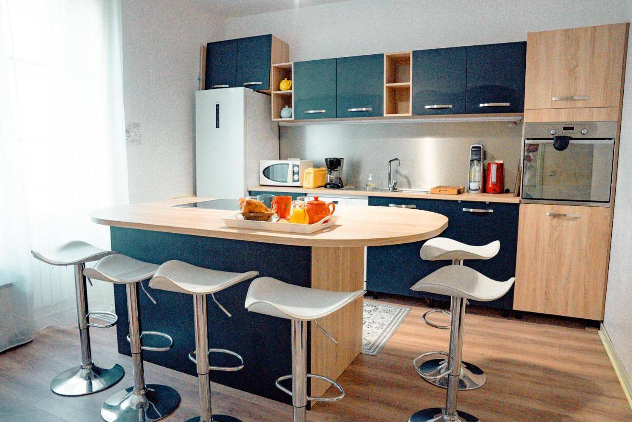 Appartement entier, La Tanière du Corsaire - Coliving - jusqu'à 4 chambres - vue Rivière in Redon, Région de Redon