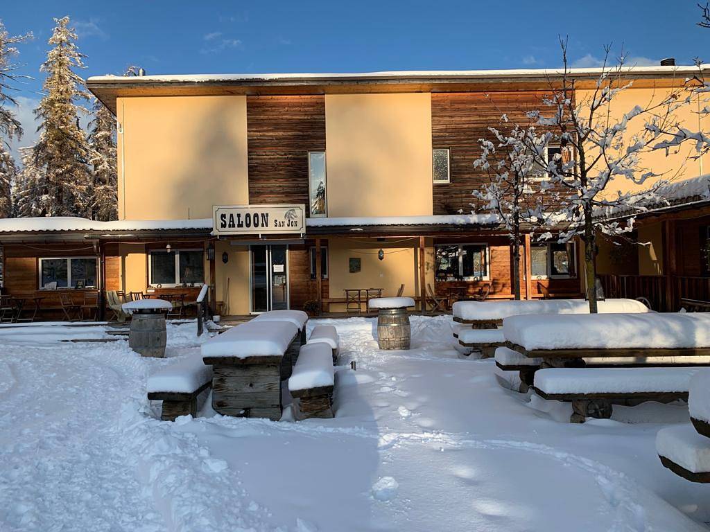 San Jon - Reitstall und Saloon - 6-Bett-Zimmer Wc/Dusche auf Etage in Scuol, Unterengadin