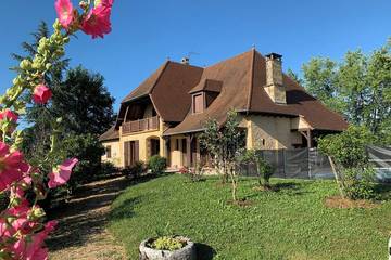 Location de vacances pour 15 personnes, avec jardin à La Dornac