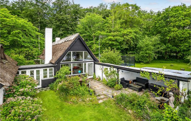 Ferieudlejning for 4 personer, med Terrasse og Have i Nykøbing Sjælland