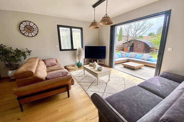 Location de vacances pour 12 personnes, avec jardin et terrasse à Mérignac - 2