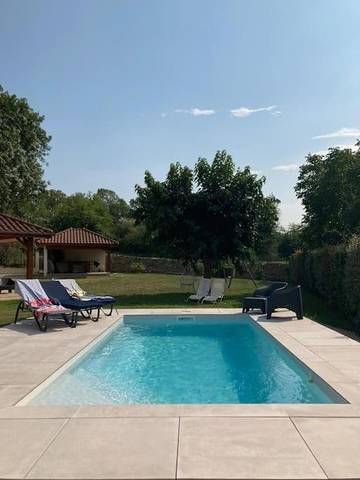 Cottage pour 8 personnes, avec jardin et piscine dans Centrale nucléaire du Bugey