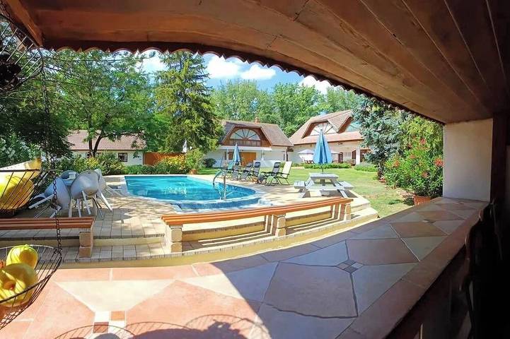 Vacation rental for 12 people, with yard in Hungary