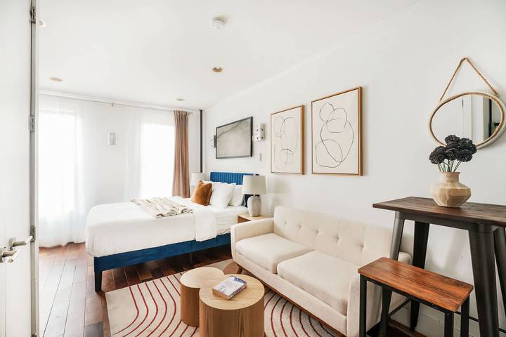 Vacation rental for 3 people, with pets in Kips Bay