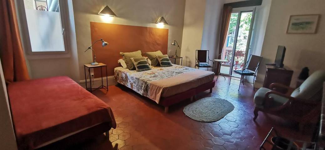 Chambre d’hôte pour 2 personnes, avec terrasse et jacuzzi à Saint-Saturnin-de-Lucian