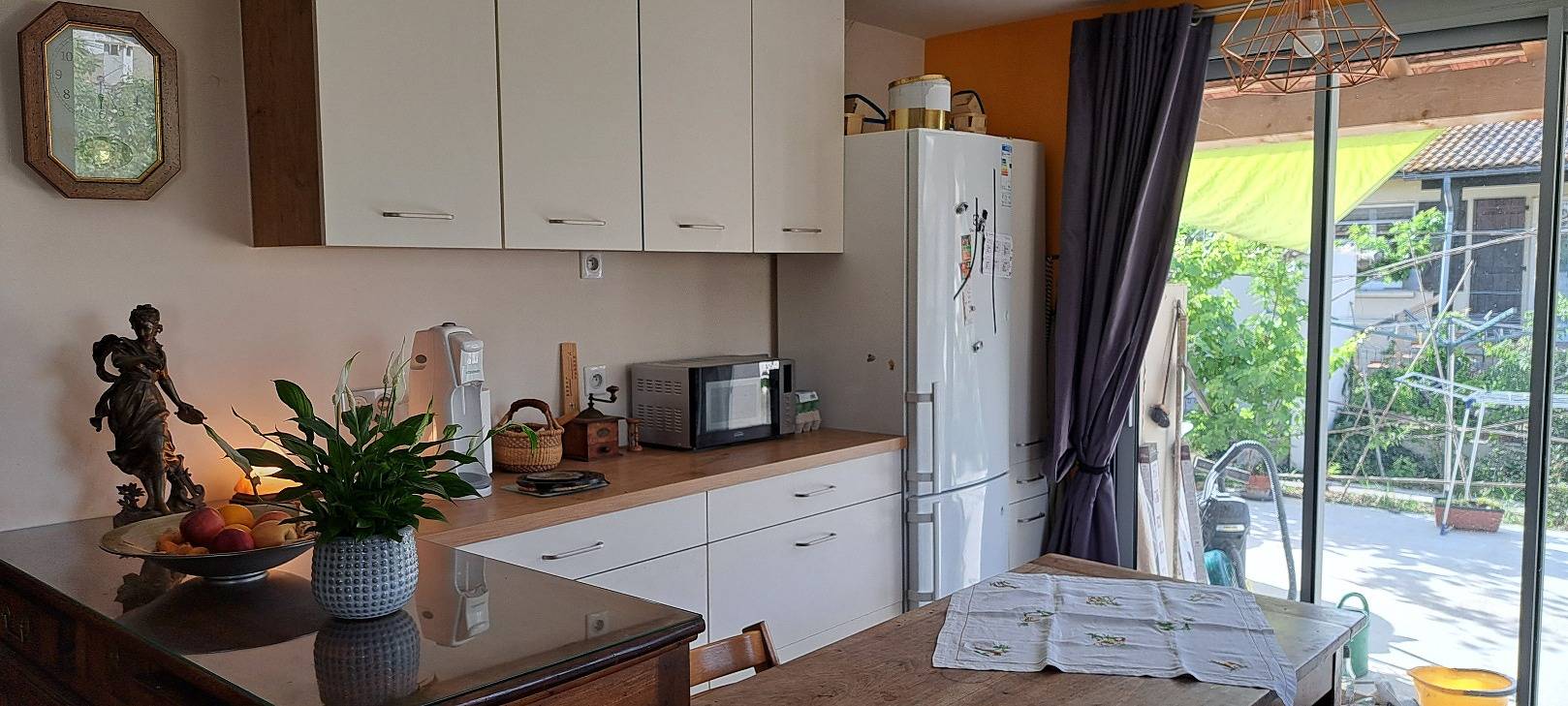 Chambre d'hôtes 'Cantegrel 1er Étage de 1 à 5' avec Terrasse Partagée, Jardin Partagé et Wi-Fi in Lunel-Viel, Côte d'Améthyste