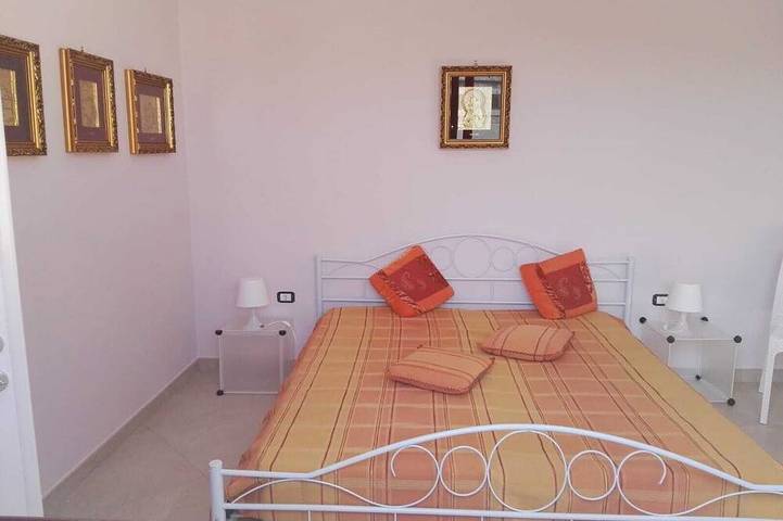 Gallipoli in 5 Minuten - Zwei-Zimmer-Penthouse, umgeben vom Grün einer eleganten Villa in Taviano, Golf von Tarent