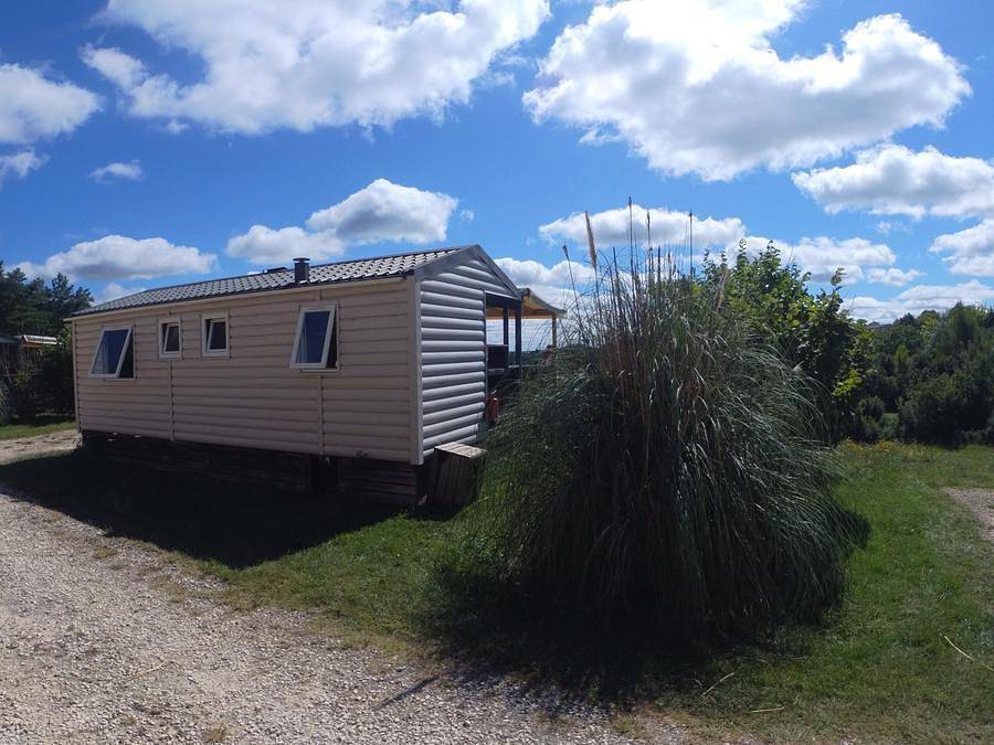 Flower Camping Les Terrasses de Dordogne - Mobilhome 5 personnes - Mobil-Home Chêne Confort 23m² (2ch - 5pers) - terrasse couverte 10m2 - samedi/samedi 5 pers in Rouffignac-Saint-Cernin-de-Reilhac, Périgord Noir