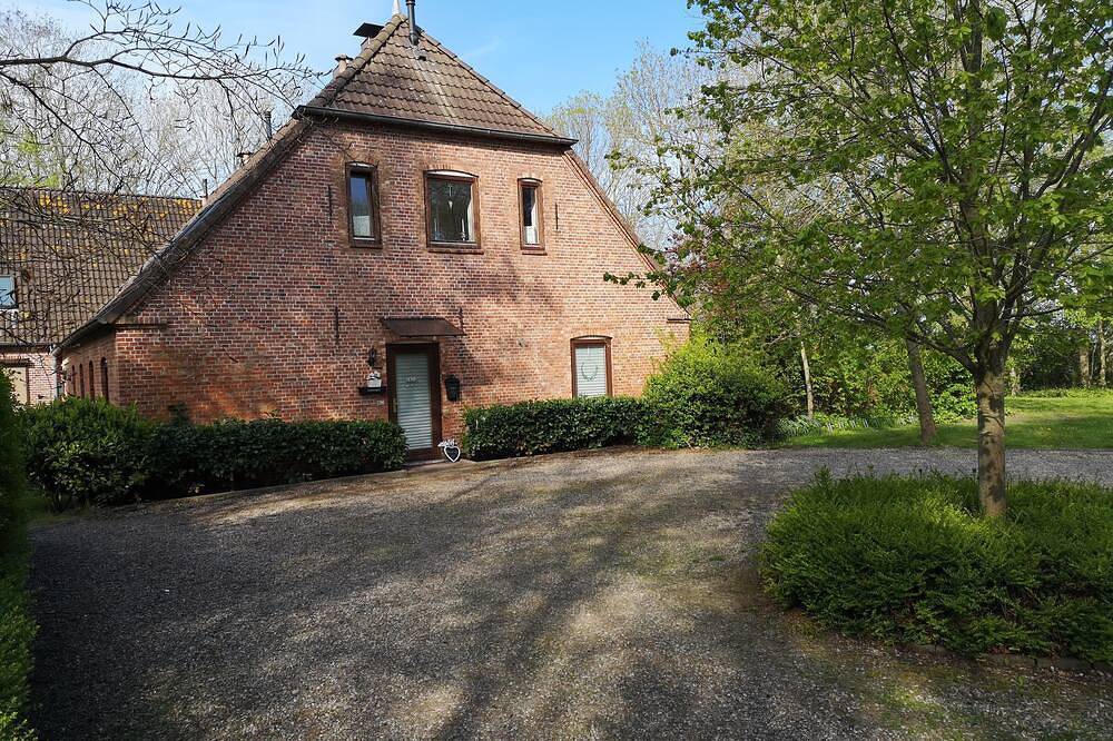 Ferienhaus für 4 Personen mit Sauna, wenige Minuten vom Nordseedeich entfernt in Galmsbüll, Nordfriesland