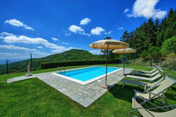 Villa mit pool für 4 Personen, mit Garten und Balkon sowie Seeblick in der Toskana