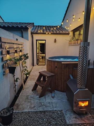 Maison de campagne pour 2 personnes, avec terrasse ainsi que jardin et jacuzzi à Piolenc