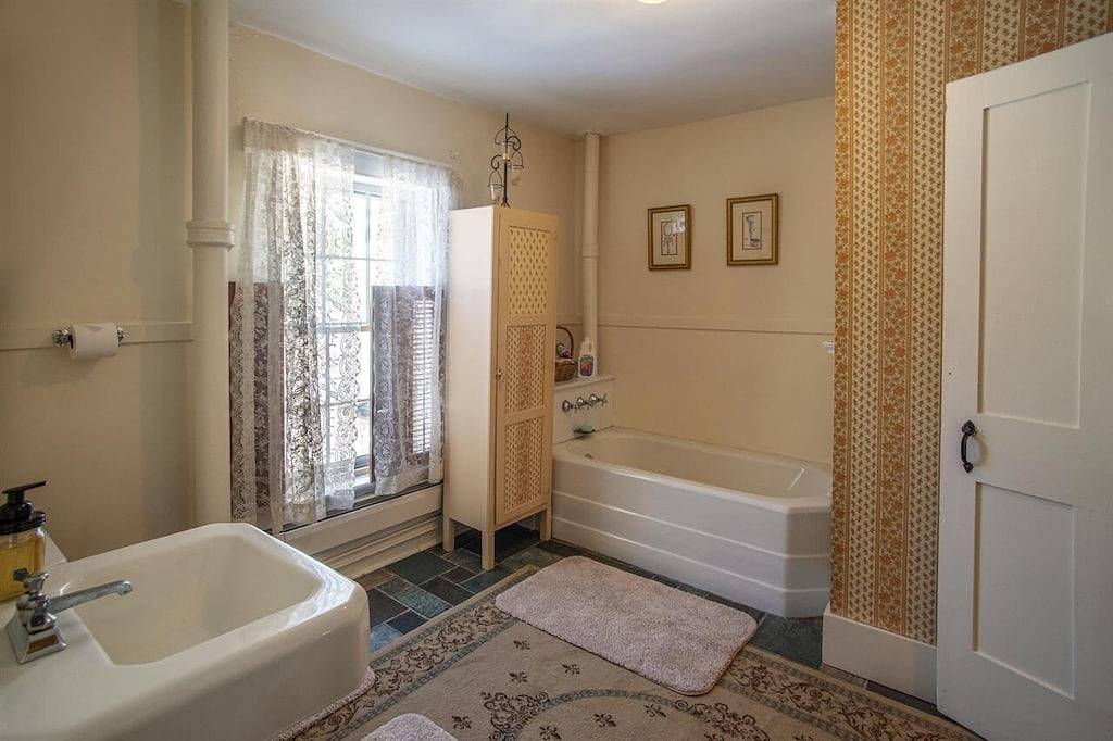 Vacation Home for 16 Guests in Green Mountain National Forest, Vermont