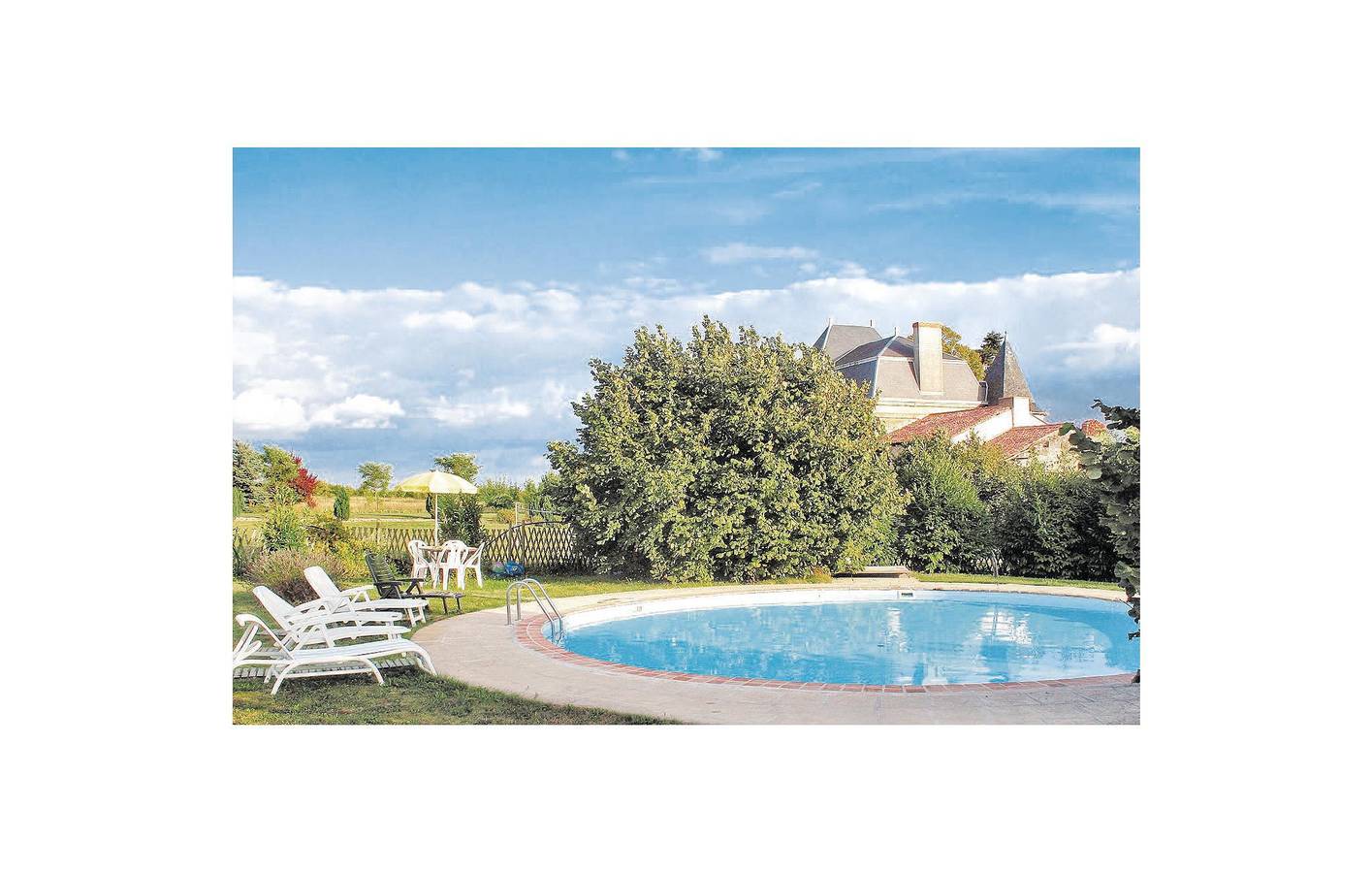 220 Sq. Ft. Apt avec TV, Piscine et Parking - 1.5km de Glénouze in Mouterre-Silly, Vienne (France)