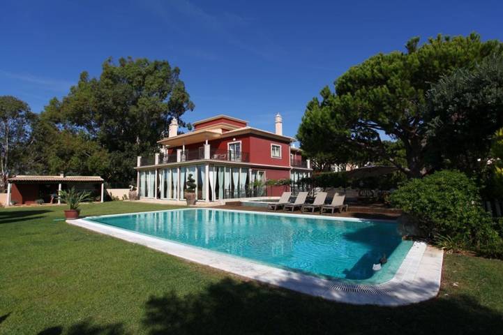 Villa voor 16 personen, with Uitzicht op zee and Balkon as well as Terras and Tuin in Praia da Oura