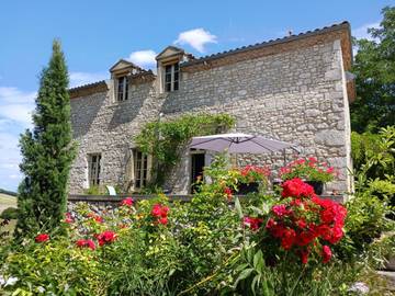 Cottage pour 2 personnes, avec terrasse et vue ainsi que piscine et jardin à Montaut (Dordogne)