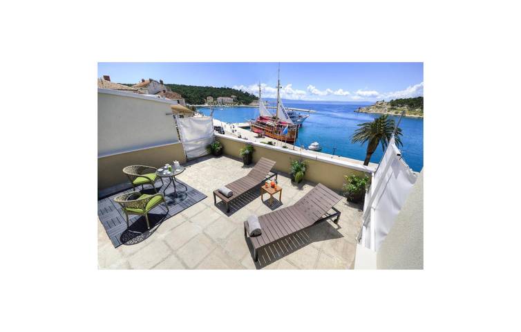 Ferienwohnung für 2 Personen, mit Terrasse und Seeblick in Makarska