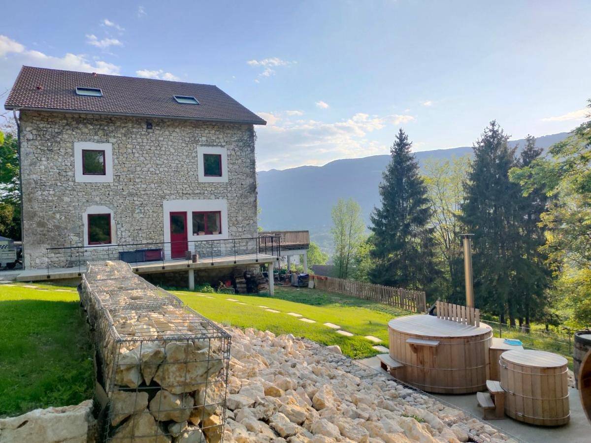 Double or Twin Room with Garden View in Seyssel, Région de Saint-Julien-en-Genevois