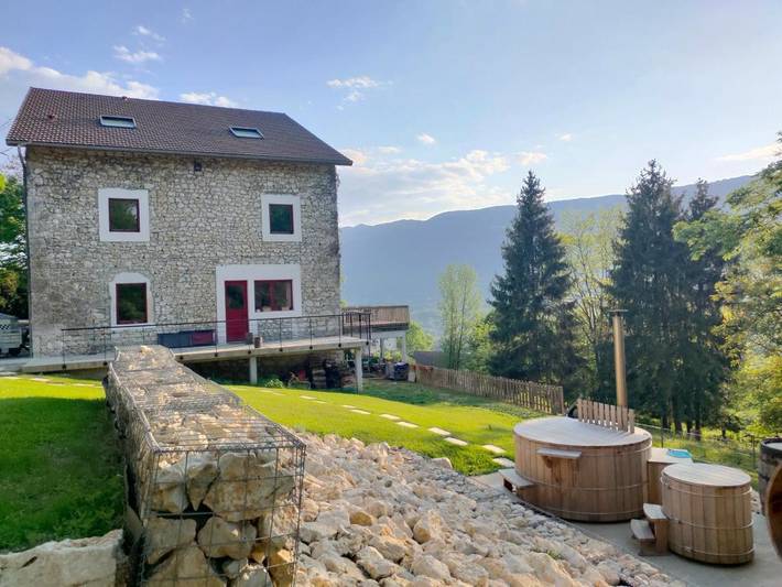 Chambre d’hôte pour 2 personnes, avec terrasse et jacuzzi ainsi que sauna et jardin