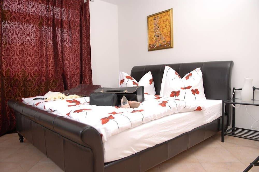 Entire apartment, Apartment for 2 persons in a villa near the Elb coast , easeful and sunny in Pirna, Elbe Sandstone Mountains