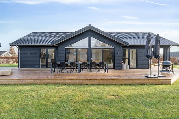 Ferienhaus für 10 Personen, mit Terrasse und Garten