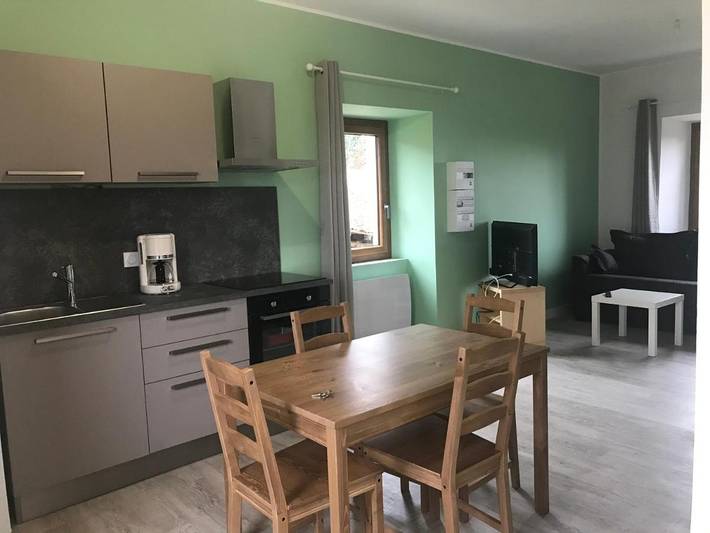 Gîte pour 4 personnes, avec jardin à Froges