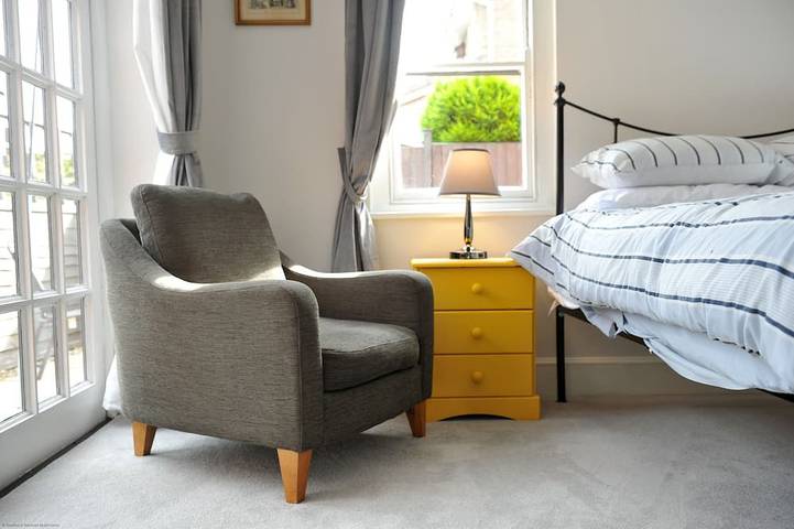 An apartment that sleeps 4 guests  in 1 bedroom in Cheltenham, Gloucestershire