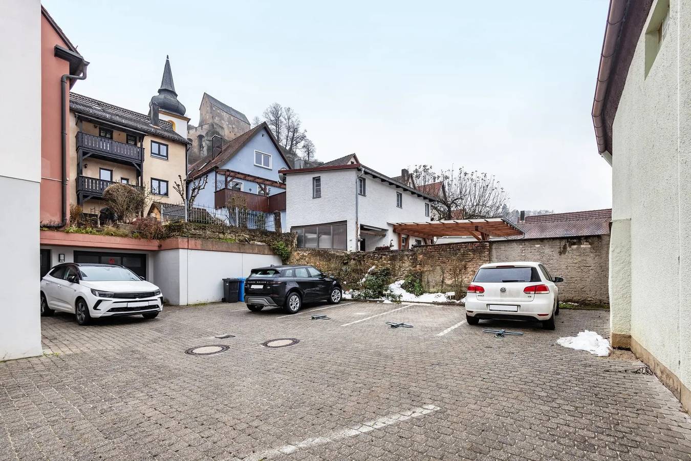 Ganze Wohnung, Ferienwohnung "Burgblick" (Dg Links)  mit Aussicht zur Burg sowie kostenlosem Wi-Fi in Pottenstein, Frankenalb
