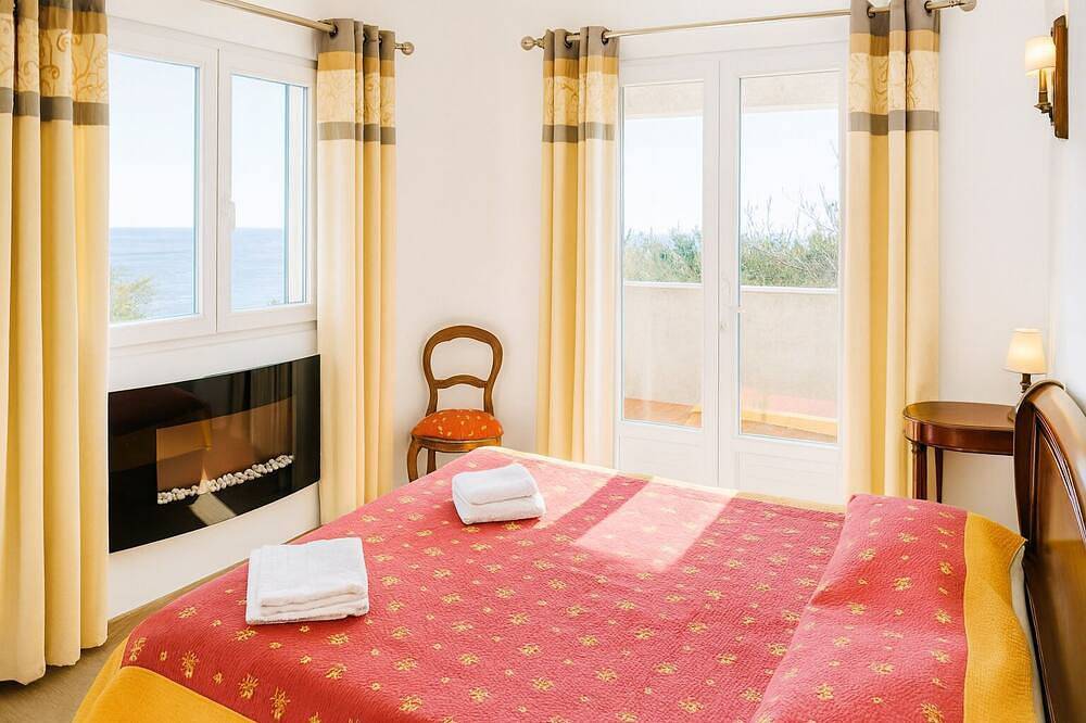 Villa de Bord de Mer | Sea View, Air Conditioning, Terrace in Lucciana, Bastia region