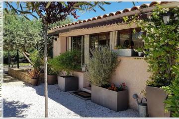 Gîte pour 3 personnes, avec terrasse et jardin à Carcès