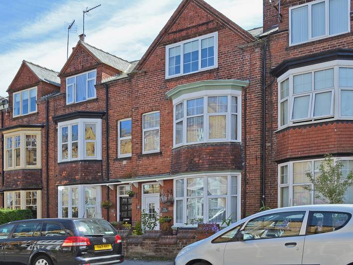 Cottage for 8 people, with garden, with pets in Filey