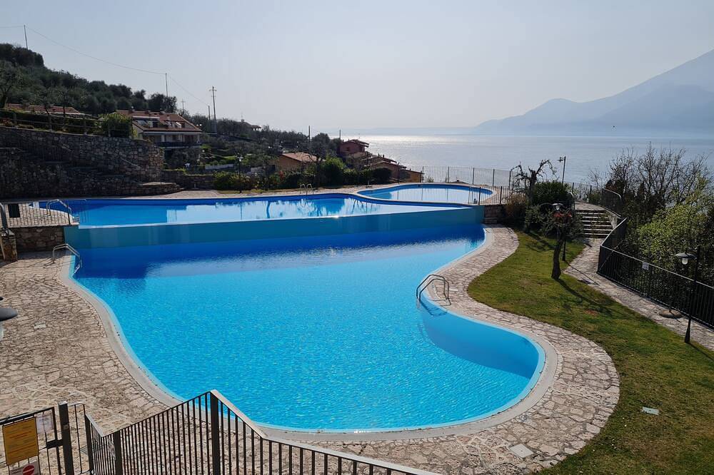 Ganze Wohnung, Appartement Casalina mit einzigartiger Poollandschaft wenige Meter zum Gardasee in Castelletto di Brenzone, Brenzone