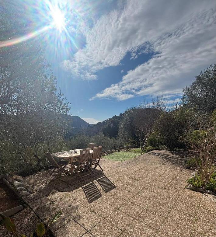 Location de vacances pour 2 personnes, avec Terrasse ainsi que Jardin et Vue à Levens