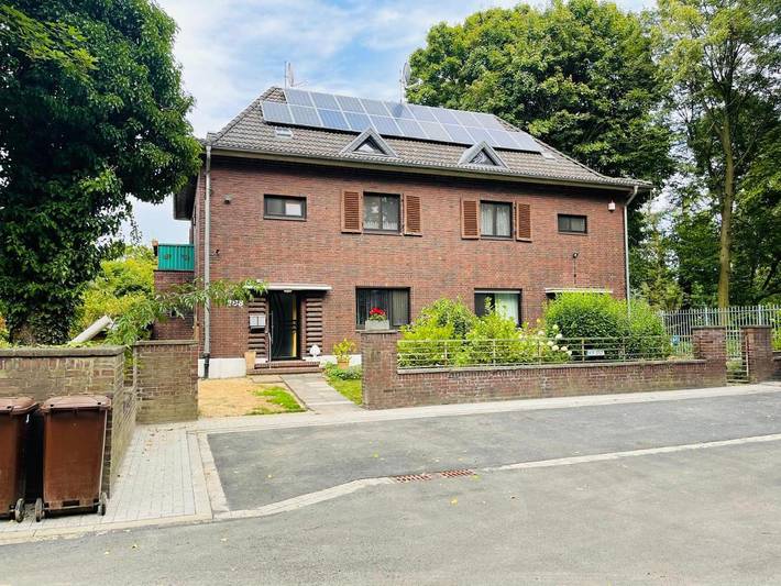 Ferienhaus für 8 Personen, mit Balkon und Terrasse sowie Garten und Ausblick in Pulheim
