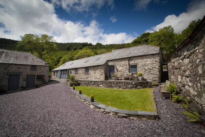 Chalet for 2 people, with view and terrace as well as garden in Wales