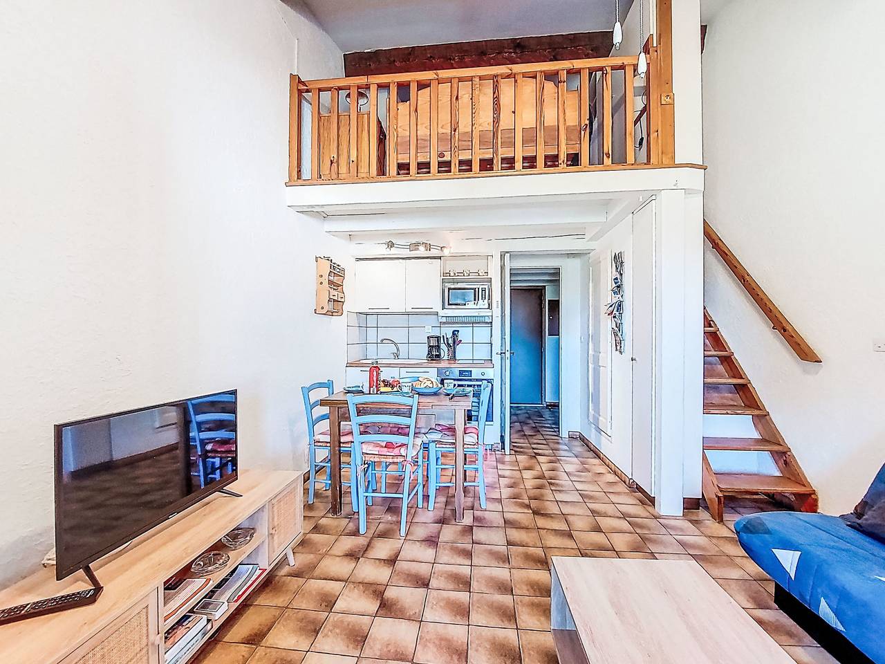 Ganze Wohnung, Gemütliche Ferienwohnung mit Pool, Terrasse und Parkplatz in der Nähe des Strandes „Plage du Liouquet“ (1,5 km) in Les Lecques, Saint-Cyr-sur-Mer