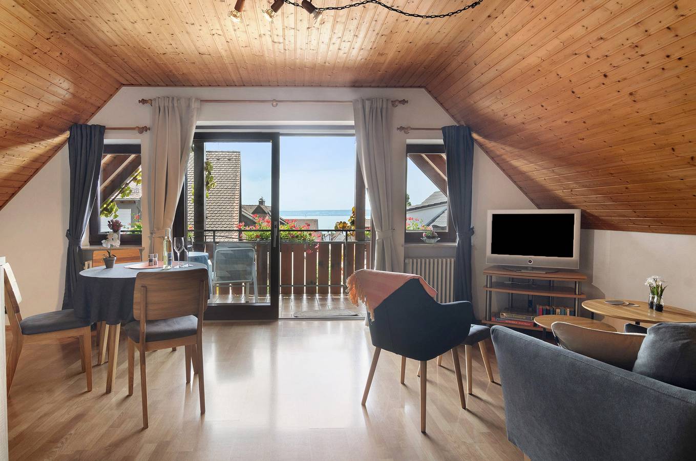 Ganze Wohnung, Ferienwohnung '2' mit Seeblick, privatem Garten und Wi-Fi in Hagnau am Bodensee, Obersee (Bodensee)