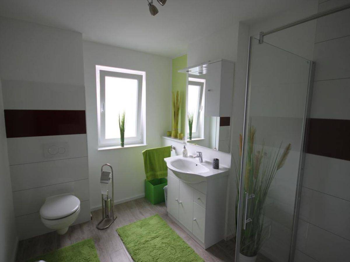 Geheel vakantieappartement, Appartement, douche of bad, terras in Oberfell, Osteifel