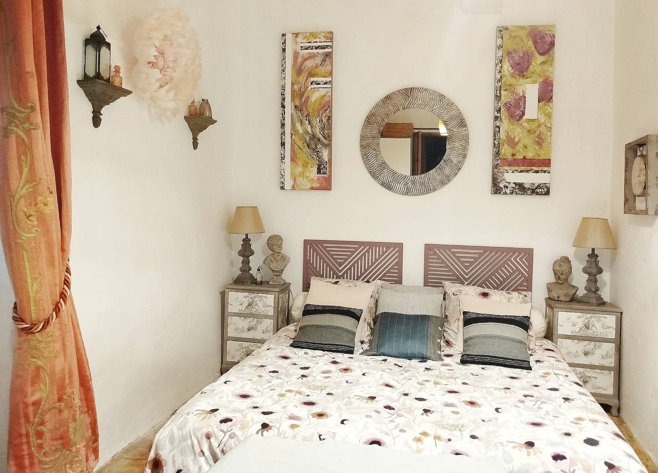 Renaissance Room – Provençal Charm and Serenity in Théziers, Nimes region