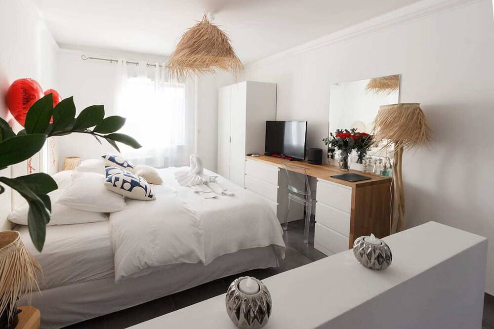 Ganze Wohnung, Casa Amor & Spa - Suite Romantique Loveroom Jacuzzi Privatif et Petits Déjeuners in Montfort-sur-Argens, Brignoles Region