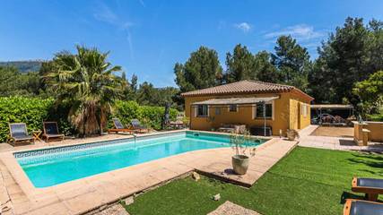 Ferienwohnung für 11 Personen, mit Pool und Garten in Toulon