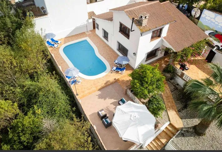 Casa de vacaciones para 6 personas, con jardín además de vistas y piscina - 1