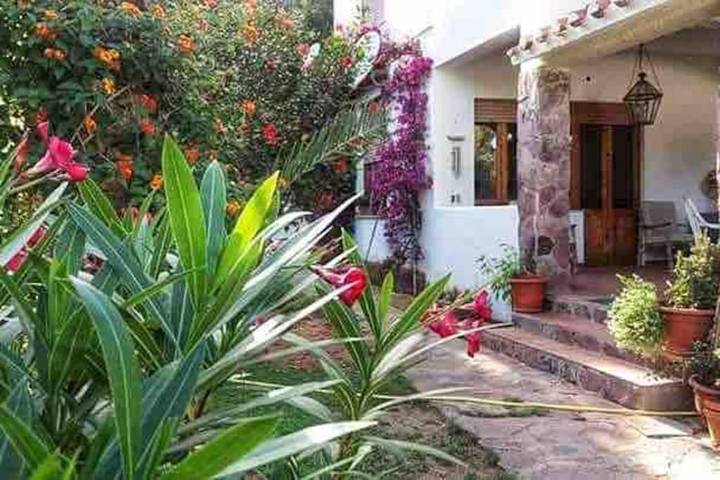 Casa vacanza per 6 persone, con panorama e giardino a Carloforte
