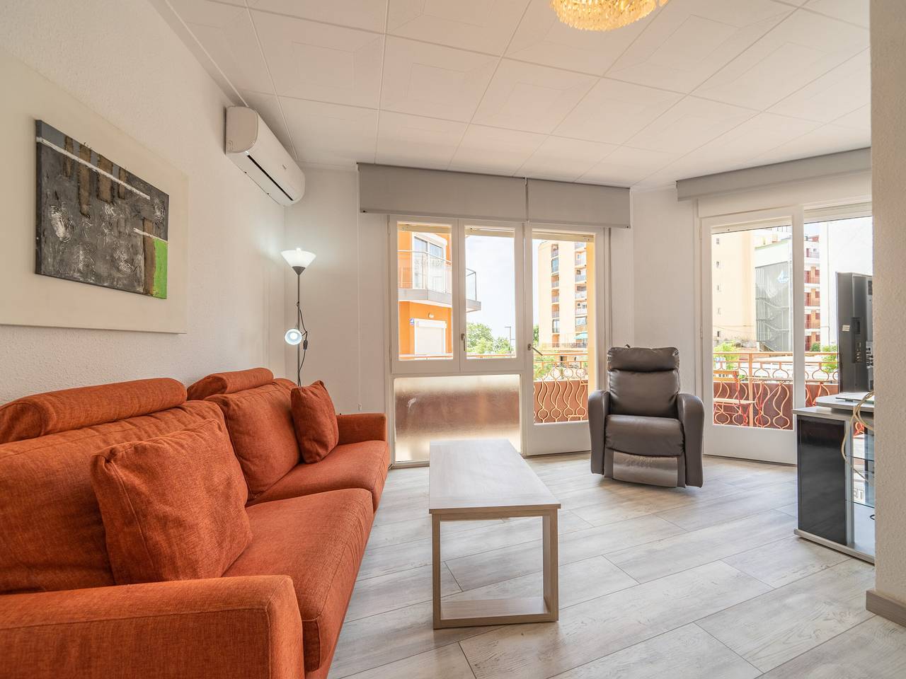 Appartement entier, Appartement moderne avec balcon et Wi-Fi à 150m de la plage à Calella in Calella, Costa del Maresme
