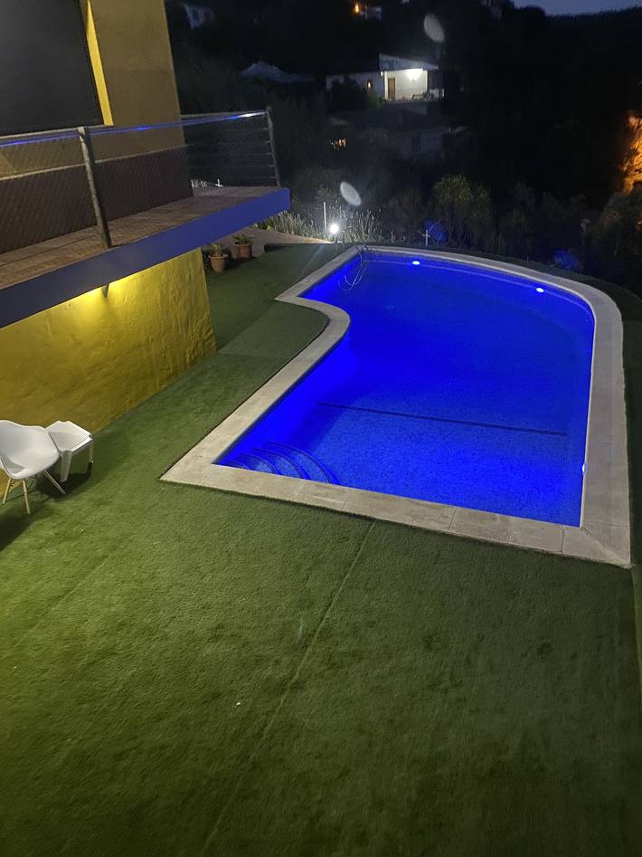 Chalet para 9 personas, con terraza además de jardín y piscina, Familias con niños en Cataluña - 2