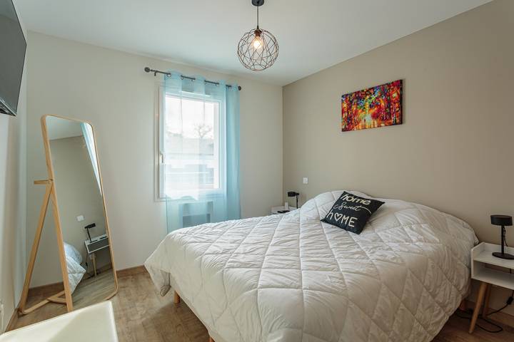 Location de vacances pour 6 personnes, avec terrasse ainsi que piscine et jardin à Ondres - 4